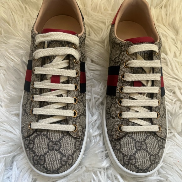 Gucci Ace Sneakers 🎁 - Picture 2 of 6